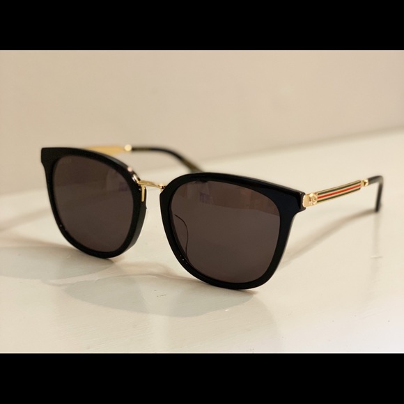 NEW✨ Gucci sunglasses 😎 - Picture 4 of 12